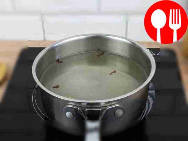 В кастрюлю влейте воду и поставьте её на...