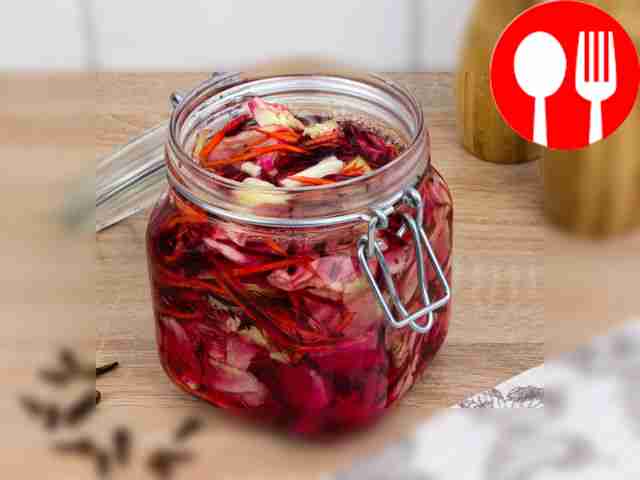 Поместите нашинкованную капусту в...