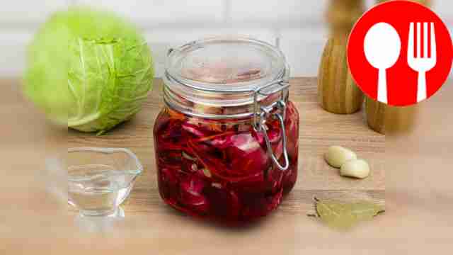 Маринованная капуста со свеклой и морковью