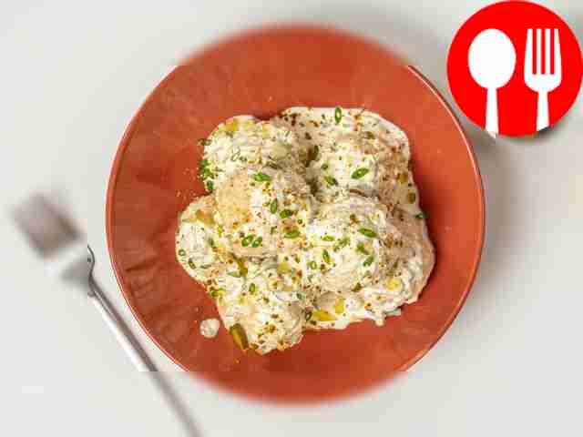 Place the finished fish urchins with pickles...