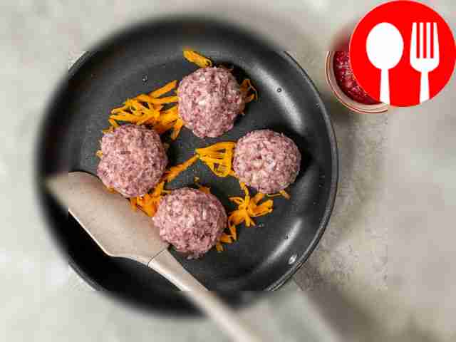 Prepare hedgehogs with beans. Pour a little...