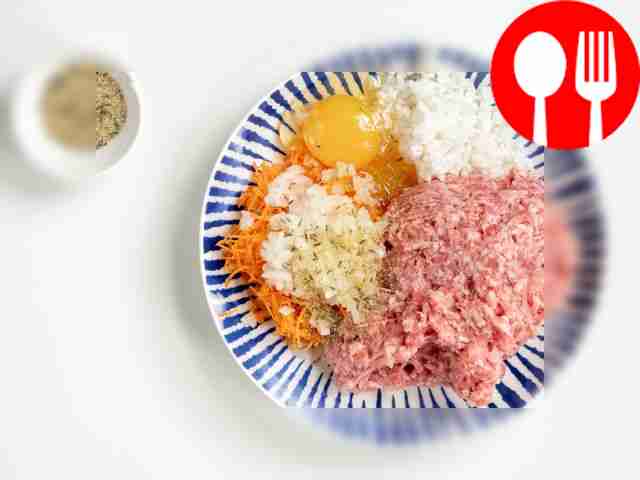 Соедините ингредиенты для ежиков. Переложите...