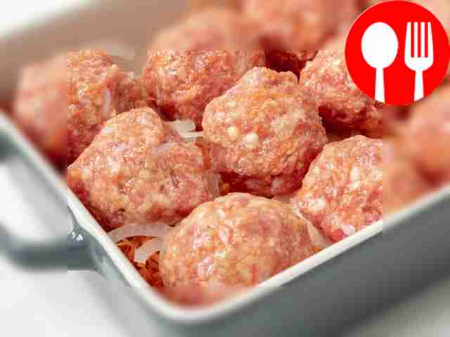 Сформируйте ежики. Разогрейте духовку до...