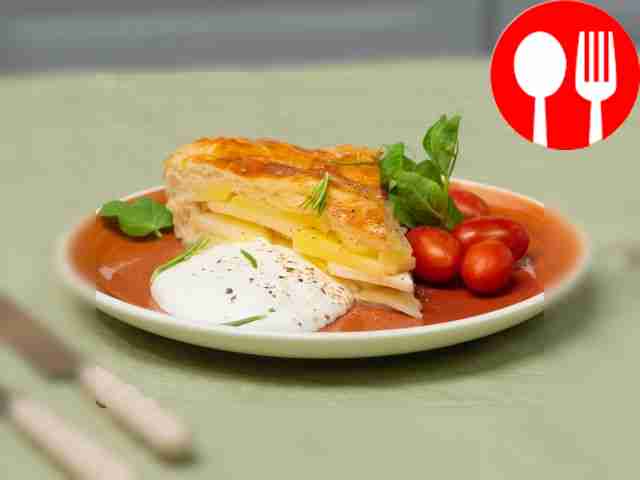 Pie with potatoes and onions