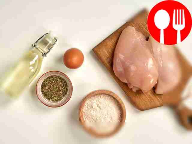 Куриное филе промойте, обсушите бумажным...