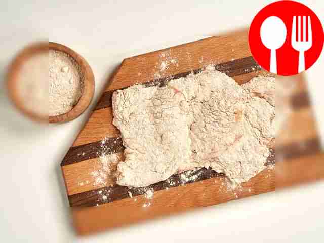 Нагрейте мясо: подготовьте две маленькие...