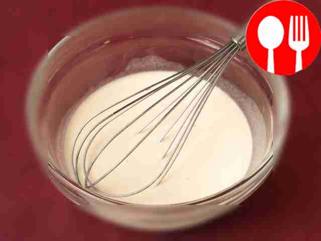 Приготовьте молочную основу: соедините сахар и...