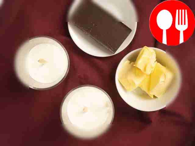 Приготовьте эскимо. Взбейте холодные сливки...