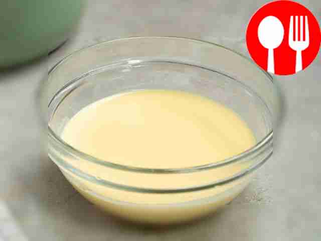 Сделайте базу для мороженого. В отдельной чаше...