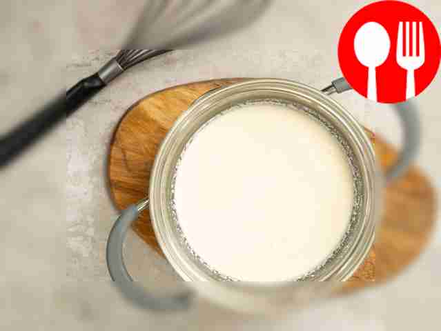 Подогрейте молочную основу. Доведите молоко до...