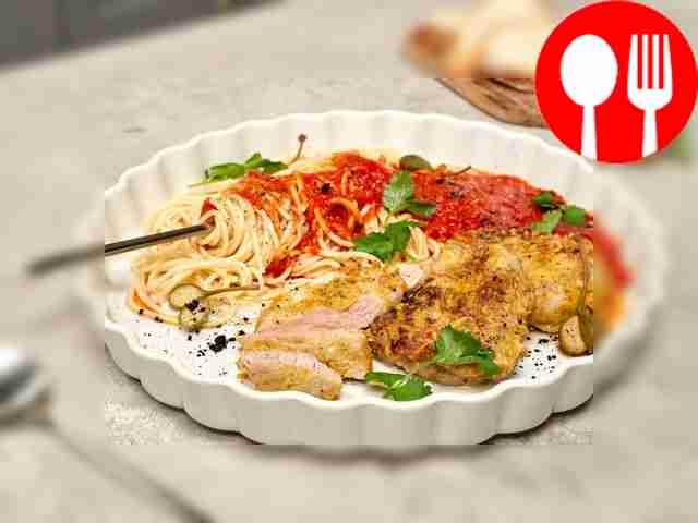 Отбивная с макаронами