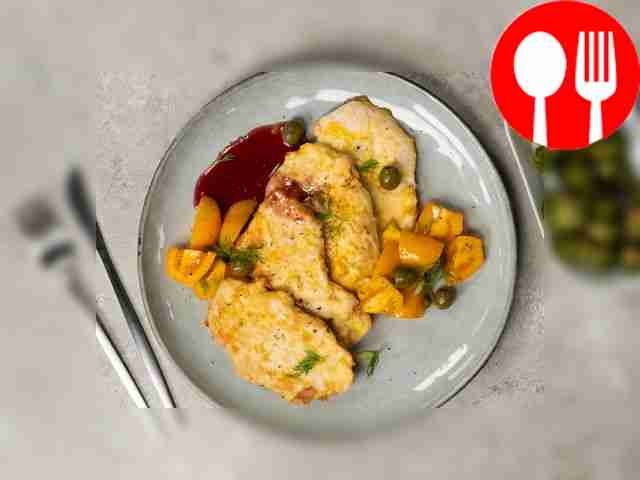 Обжаренные во рисовой муке отбивные подайте с...