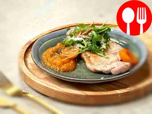 Отбивная с абрикосами