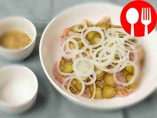 Подготовьте куриное филе. Отбейте мясо так,...