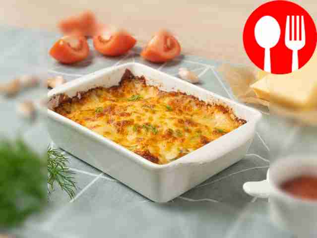 Отбивная с маринованными огурцами