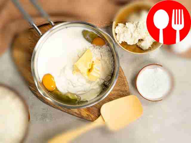 Take care of the cream. Mix eggs with vanilla,...