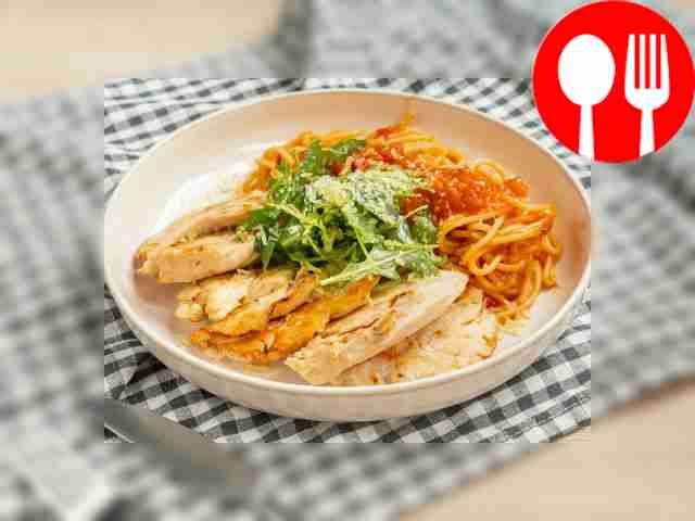 Отбивная со спагетти