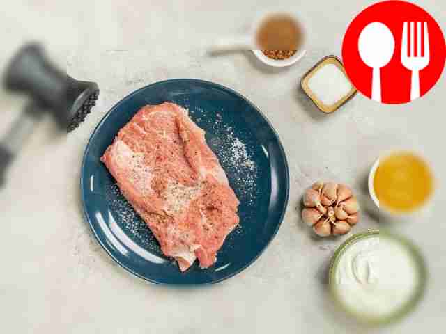 Prepare the meat. Cut the meat into crowbars...