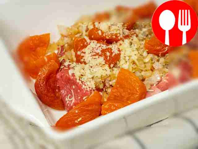 Запеките отбивные с курагой. Сначала прогрейте...