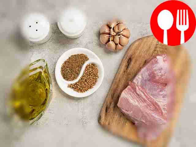 Соберите необходимые ингредиенты. Свинину...