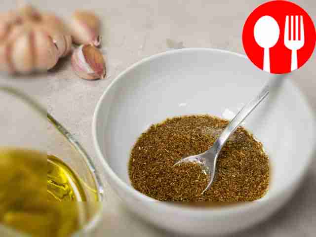 Подготовьте смесь специй. Чеснок мелко рубим....