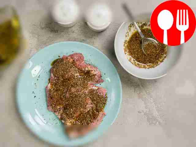 Приготовьте отбивные. Отбейте куски мяса с...