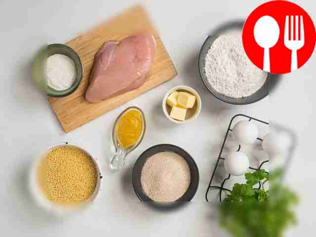 Rinse the chicken fillet, dry it and make cuts...