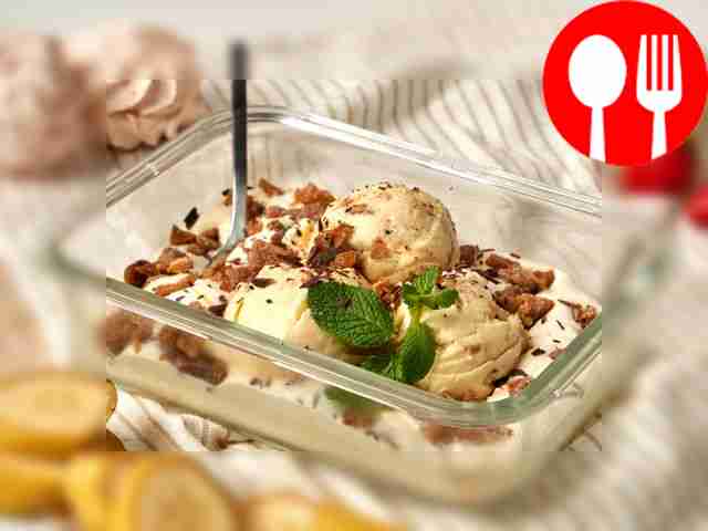 Sundae with dried banana