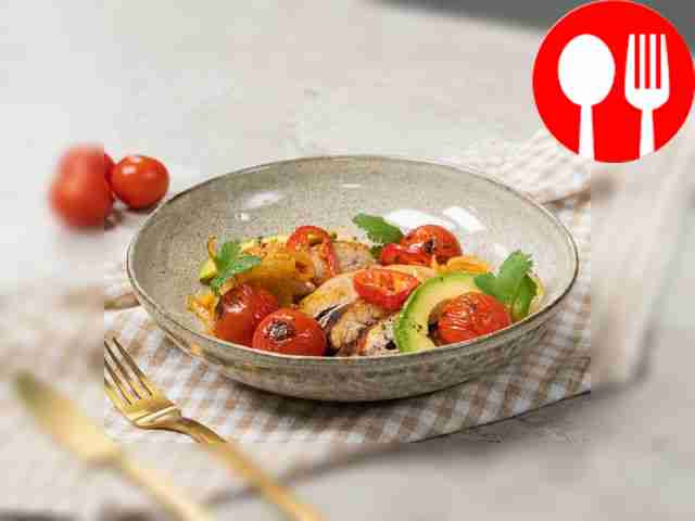 Отбивная с помидорами черри