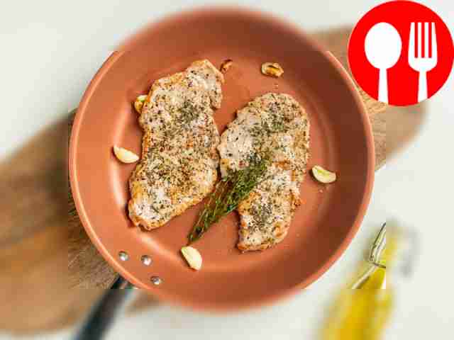 Fry the chops with thyme. Place the frying pan...