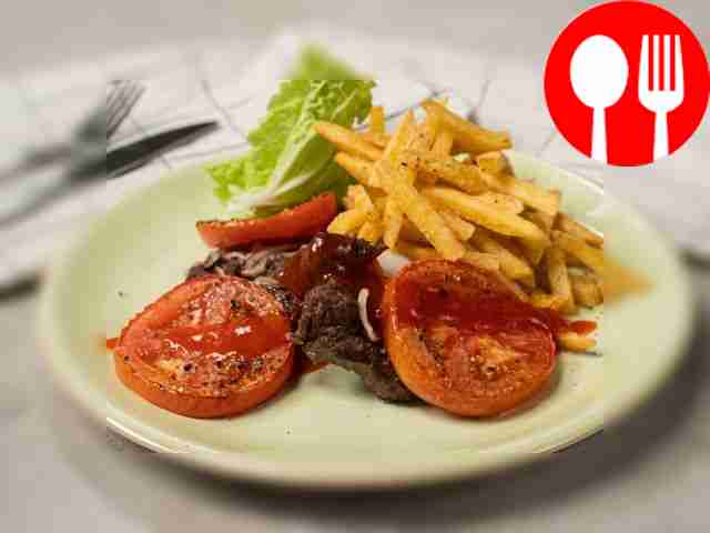 Отбивная с помидорами