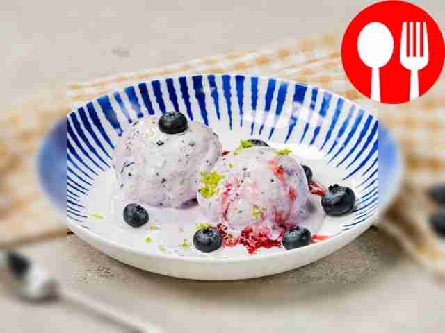 Ice cream with blueberries