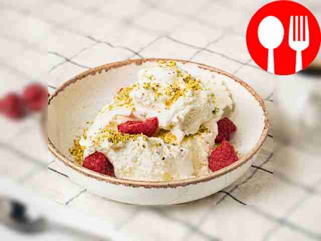 Ice cream with pistachios