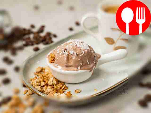 Decorate the coffee liqueur ice cream with walnuts.