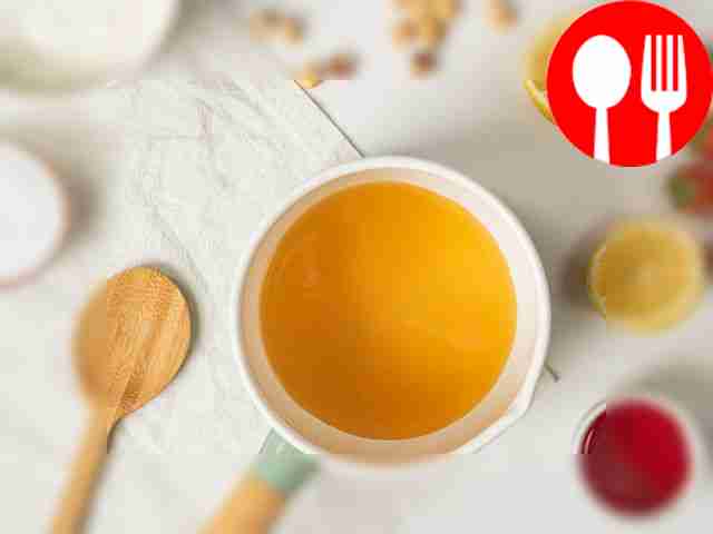 Приготовьте сироп. Поставьте небольшую...