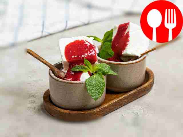 Пломбир с замороженной брусникой