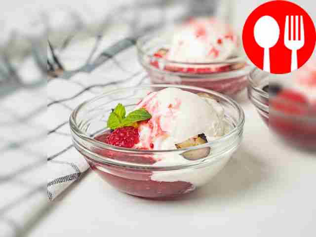 Ice cream with raspberry jam