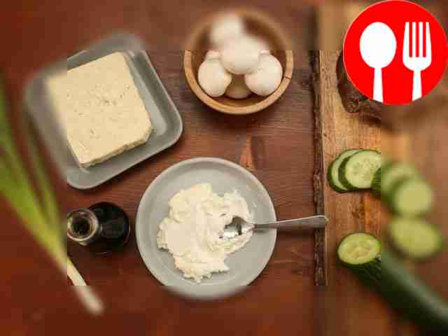 Cut the champignons, cucumbers and tofu into...