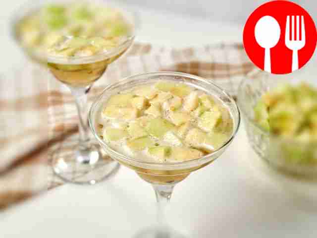 Приготовьте желе из айвы. Нарежьте айву...