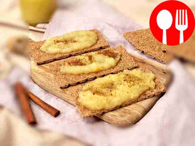 Простое яблочное пюре с сахаром Simple applesauce with sugar