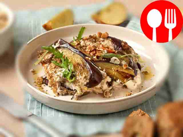 Салат из ломтиков баклажана с курицей