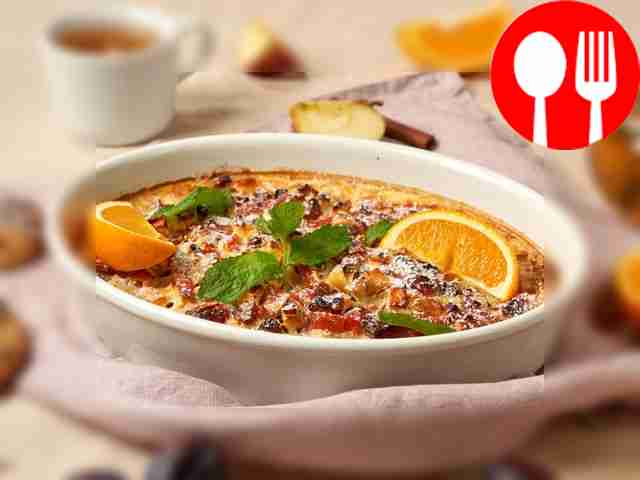 Oatmeal pie with apples and dried fruits