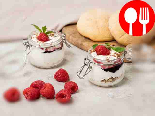 Ice cream with walnuts