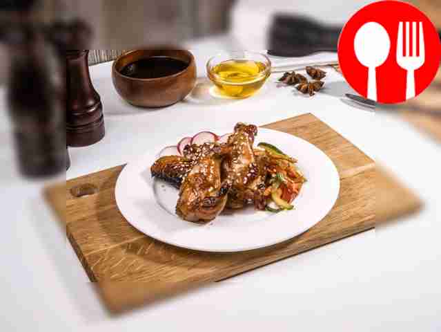 Chicken wings in soy-honey sauce