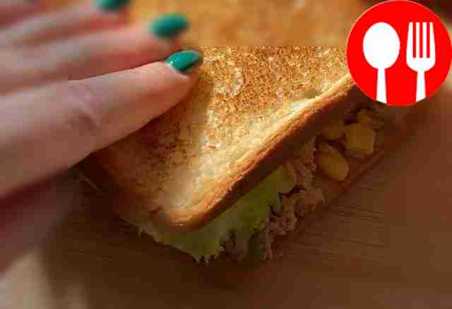 Sandwich with tuna and corn