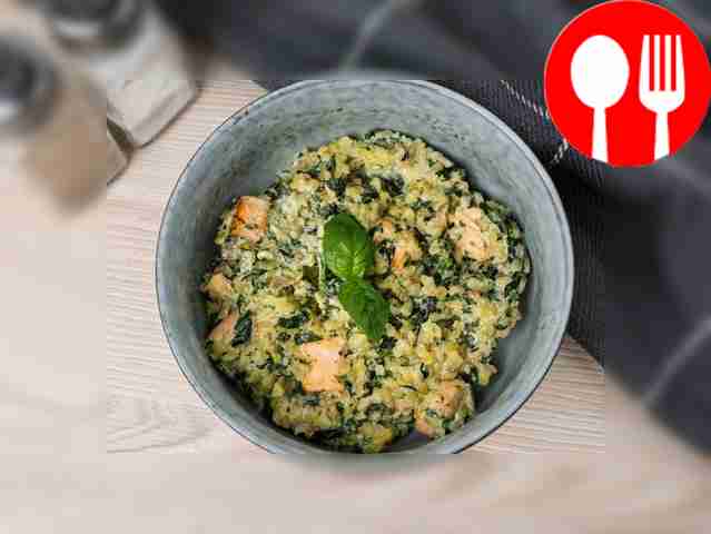 Bulgur with salmon and spinach