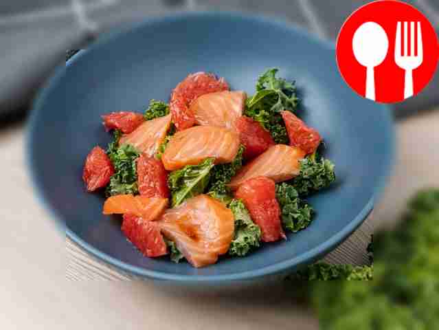 Light salad with salmon and grapefruit