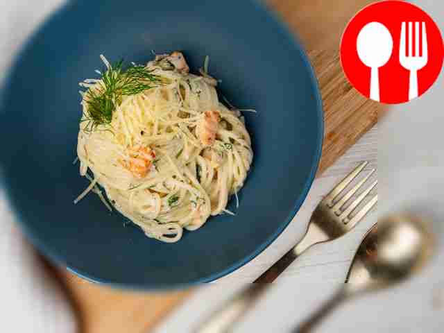 Spaghetti with melted cheese and salmon