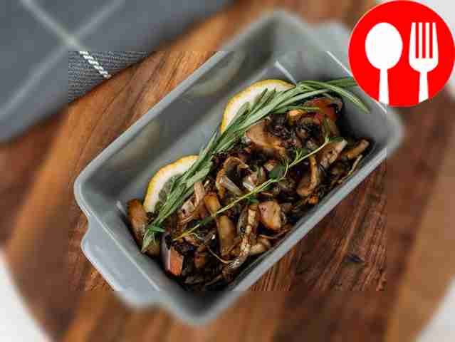 Форму для запекания смазать растительным...