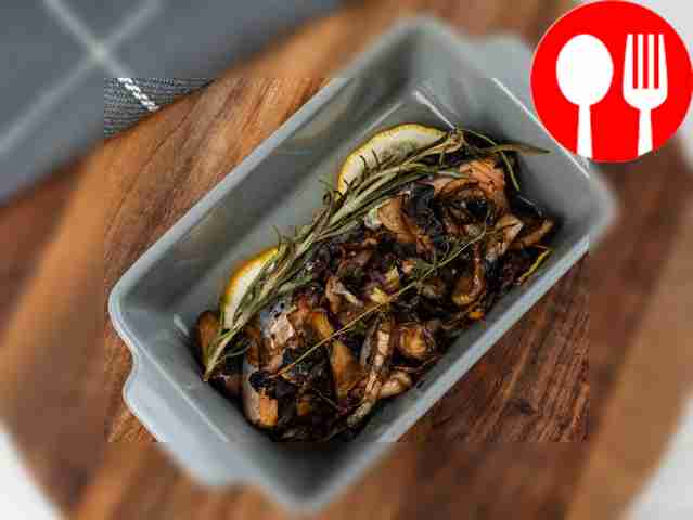 Поместите блюдо в духовку и запекайте 15–20...